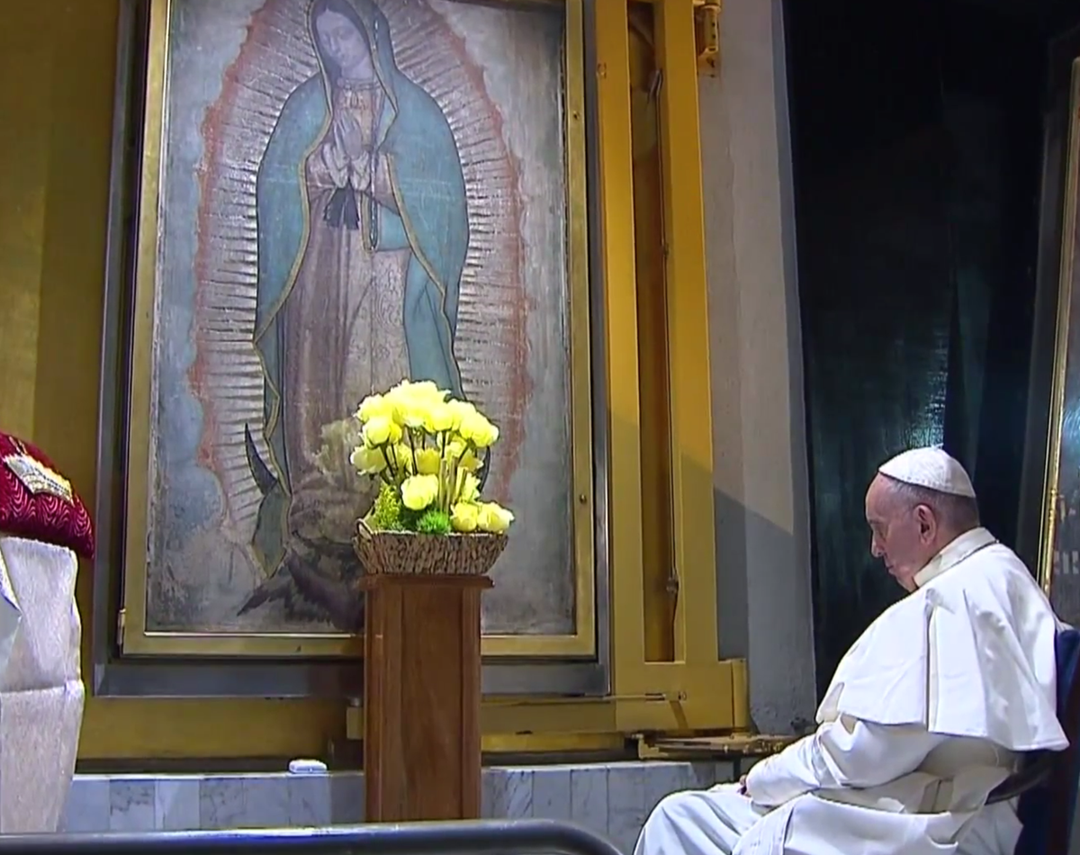 MonsLira's tweet photo. Una imagen que llevaremos en nuestros corazones. El Santo Padre Francisco y la Virgen de Guadalupe #PapaEnMex https://t.co/GcywfhUAT1