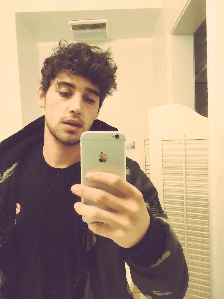 H-hey I'm jai I'm 20 new here rt?
