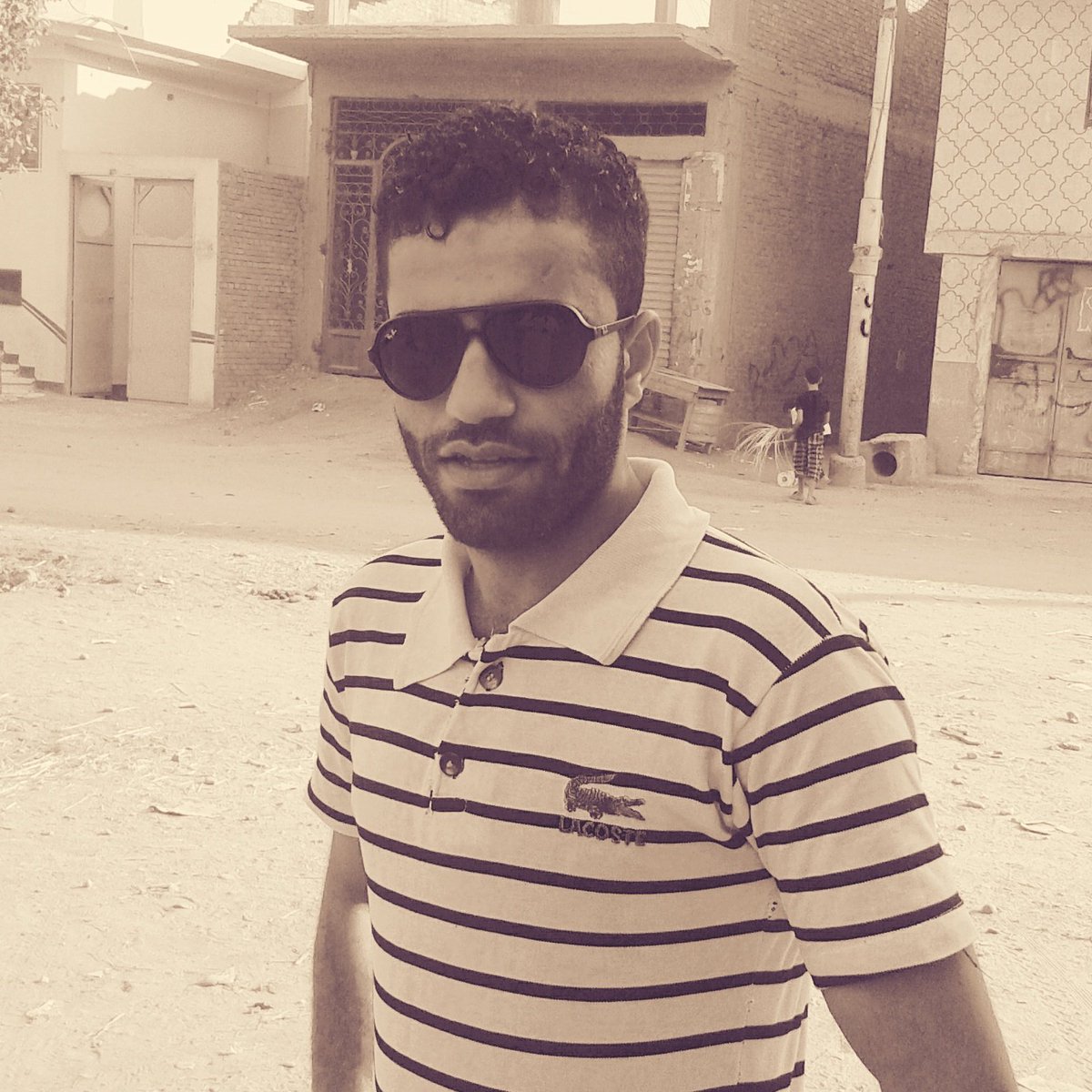 الحياه مستمره علي رغم الضيق ولكن فرج الله قريب