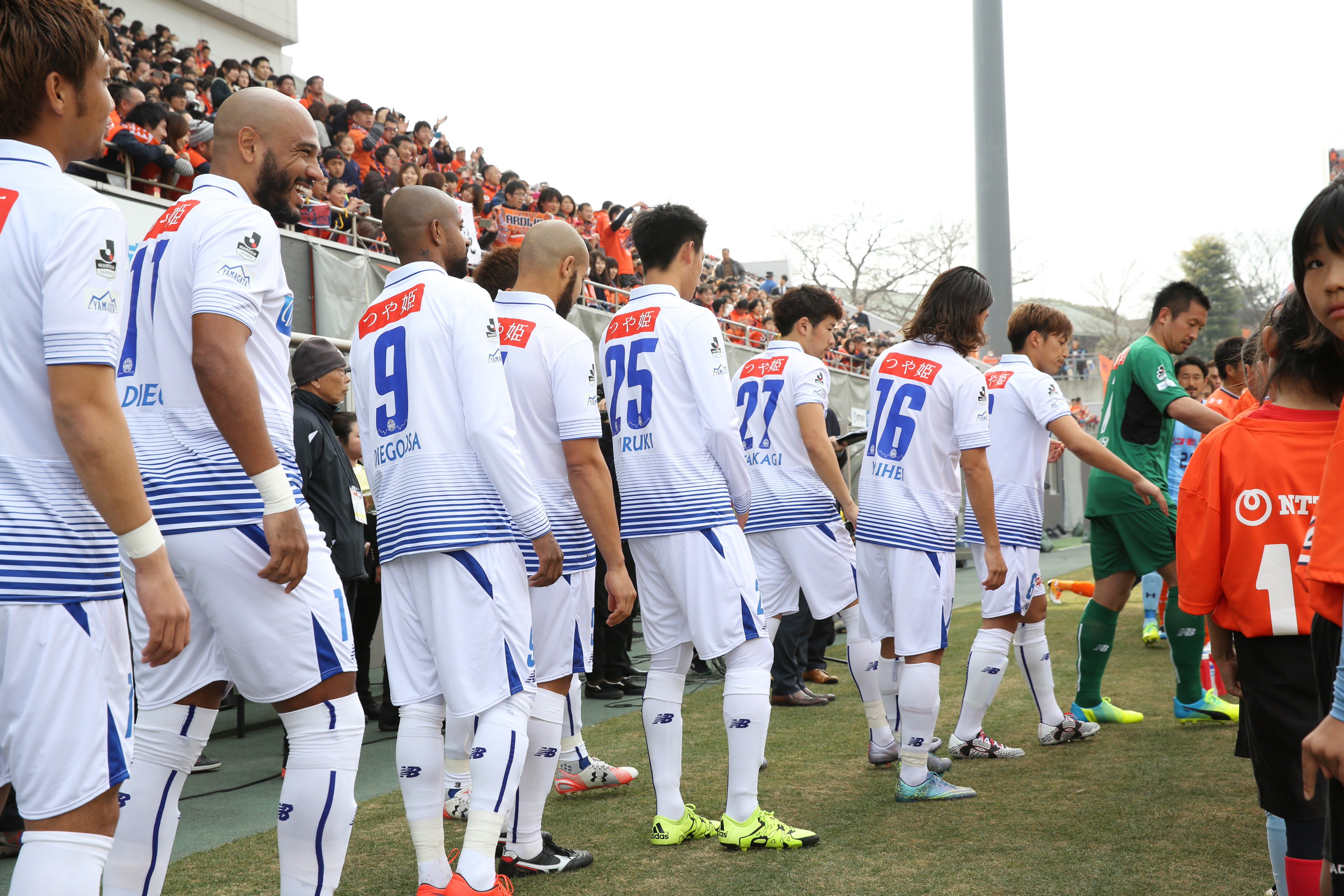 モンテディオ山形広報 Montedio Yamagata Psm大宮戦 公式戦と同じフォーマットで準備される試合 キックオフまでの流れも同じ 選手入場 コイントス 円陣 そしてキックオフ Montedio 一新同体 T Co Vapiptxct3 Twitter