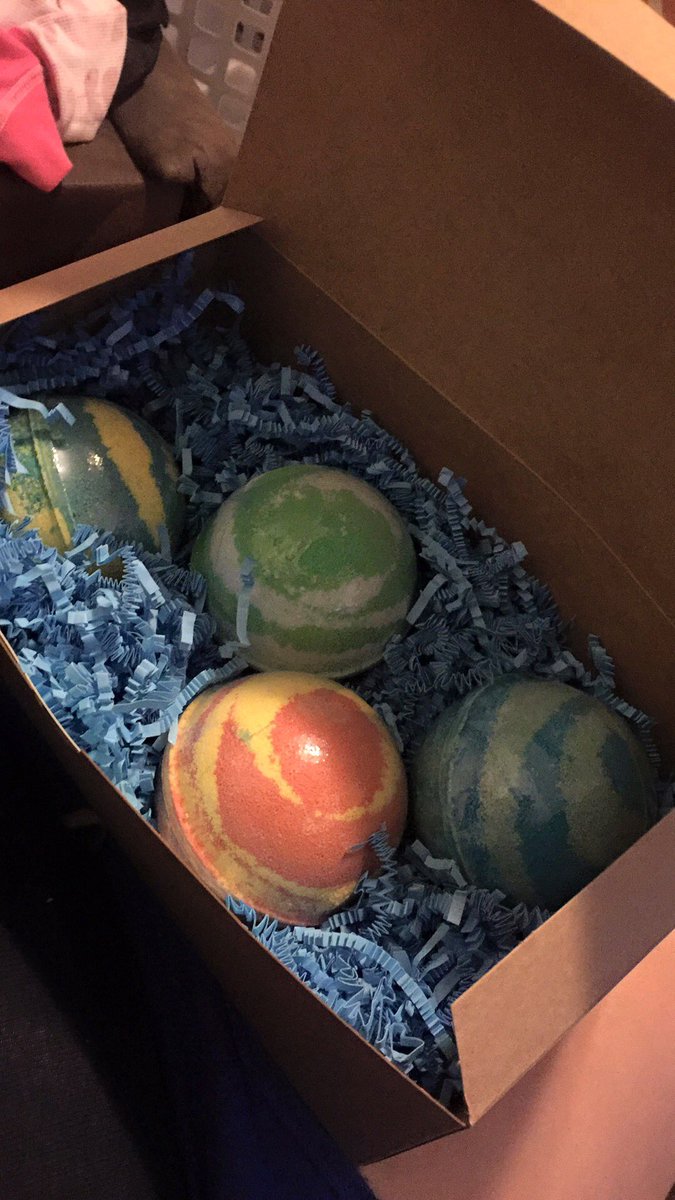 meisatsuki15's tweet photo. #HarryPotter #bathbombs #love #ValentinesDay #colorful #excited #surprise https://t.co/meuUejBcRY