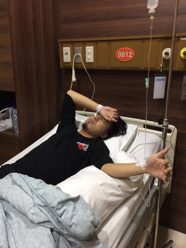 KilmsOfficial's tweet photo. Moga2 ketemu lagi Fullteam di acara-acara berikutnya ya guys!! Doain semoga @Rudyesic cepet sembuh https://t.co/9djCHzyiLl