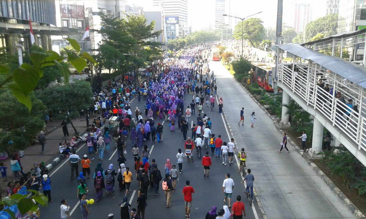 keputrian_IKMI's tweet photo. Suasana longmarch yg diikuti oleh para mujahid &amp; mujahidah fsldk nasional @LDKIKMIUEU @pedulijilbab https://t.co/fy6YSs0yW7