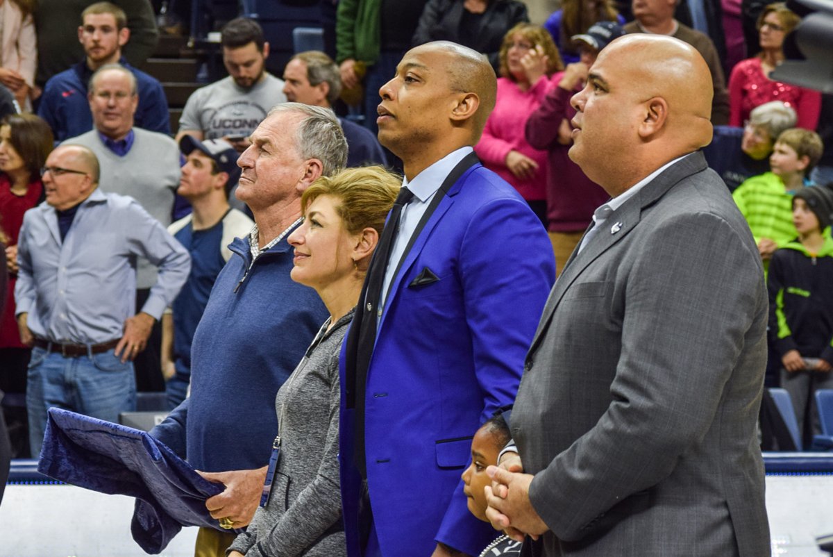 UConnHuskies's tweet photo. Congratulations to a #UConn legend and the newest member of our Huskies of Honor, Caron Butler! #BleedBlue https://t.co/bBe27FYnVD