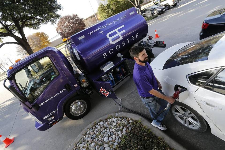 TheFamousJay's tweet photo. Tired of gas pumps? #FortWorth startup #BoosterFuels may bring the fuel to you https://t.co/wUAE5TI3dl @startelegram https://t.co/AFBCP2WlcZ