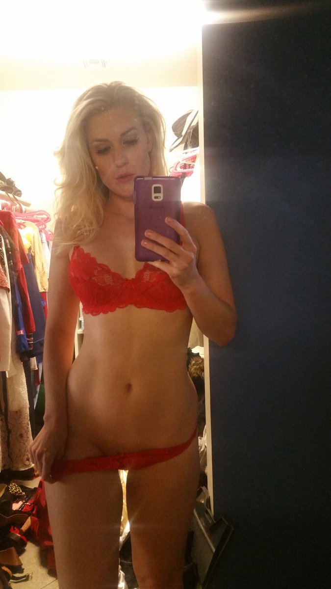 JulieErnes's tweet photo. I think that the workout is starting to pay off! #21dayfix https://t.co/kWLKRewvMu