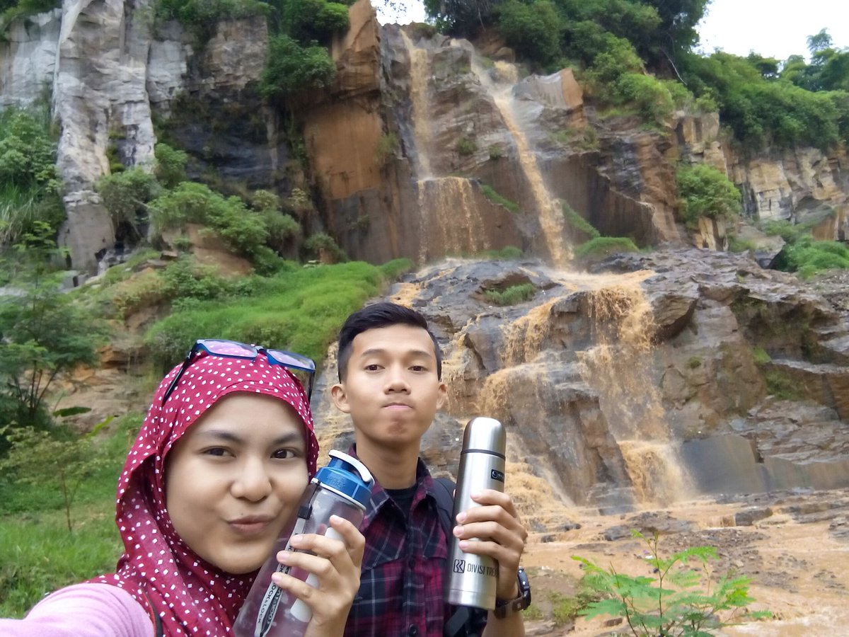 Morning tweeps.. Piknik kekinian yah piknik bareng doi, si Tuni, dan si Gul :D #HappySunday #Gerakan1000Tumbler