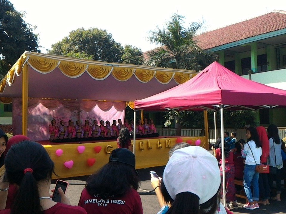 Pagii! Hari ini ada lomba saman, futsal, dan sinematografi. Dateng yuk ke SMAN 39!