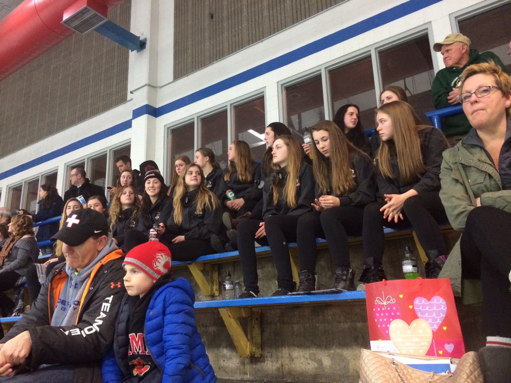 Rebecca44820966's tweet photo. @LloydSteelers @BearsandPandas vs @mountroyal4u  #hockeygirlsrock https://t.co/HXWARaKPXB