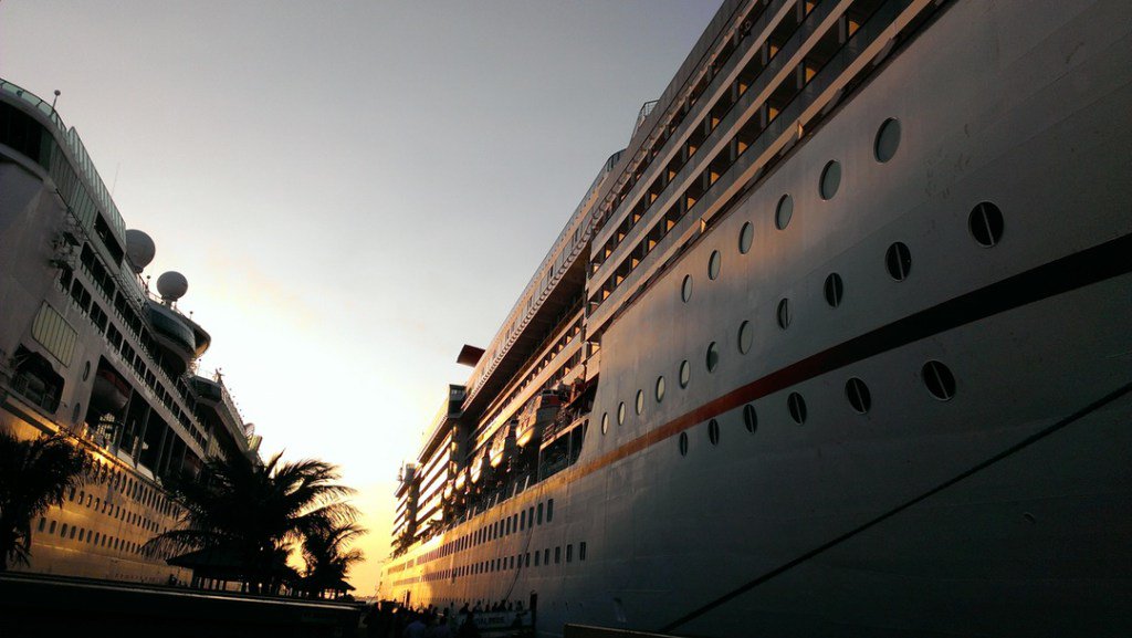 ellaexplores's tweet photo. Essential Items to Pack for an Australian Cruise https://t.co/N6HsNKmFaU https://t.co/bD5fJdGs4p