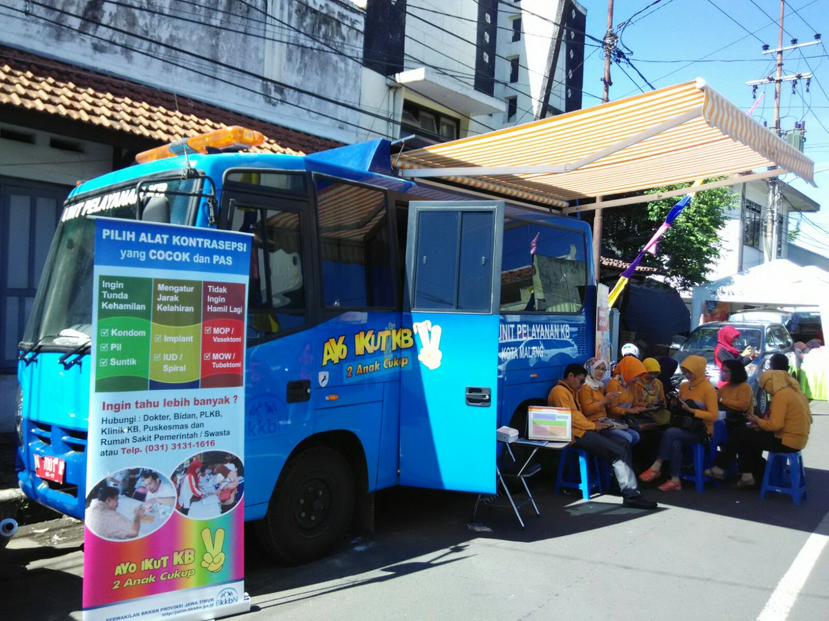 Kami buka layanan gratis di lokasi #TemuWarga Kel Klojen. Bayar pajak hari ini gratis sembako. Ayo merapat!