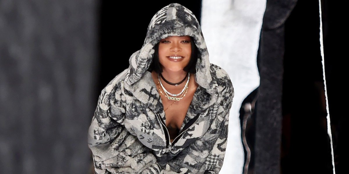 ELLEmagazine's tweet photo. Here's What Went Down at Rihanna's Fashion Show for Puma https://t.co/06EIc4E9RC https://t.co/zZkMlVlzhX