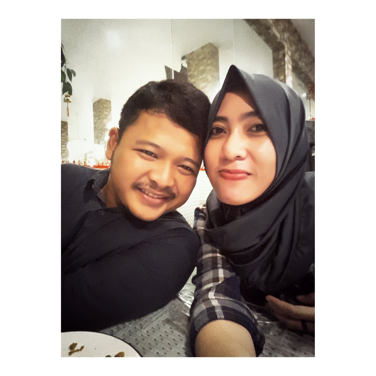 nurkhalfah's tweet photo. Makan malam bersama gendut sayang😘😘😘 https://t.co/yY1DBcH2Fq