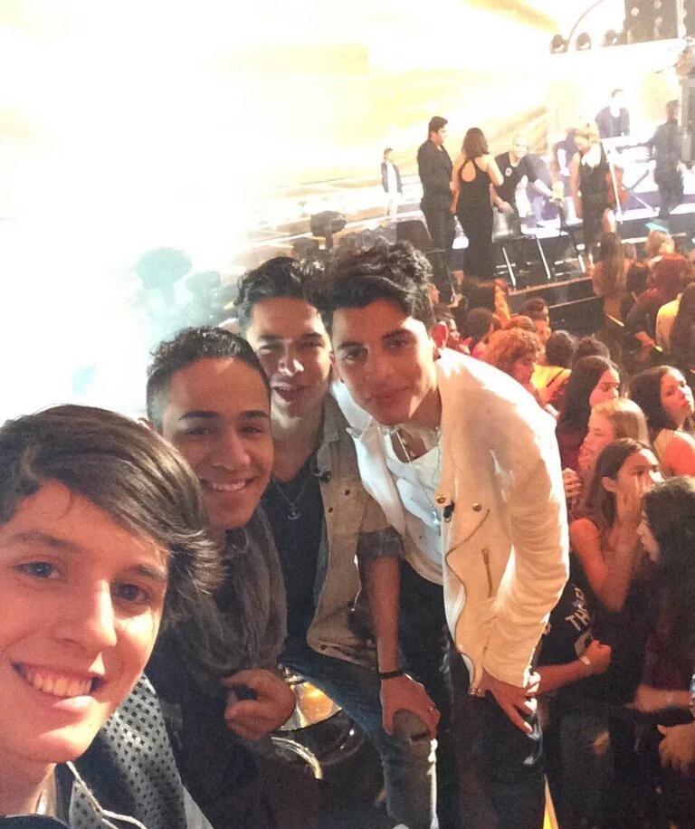 CNCOPower's tweet photo. ¡Muy lindos recuerdos ese día! 💙😭✋ Gracias por tanto @CNCOmusic  #Happy2MonthsCNCO #CNCO2Months #OneWorldTour https://t.co/80istucJmA