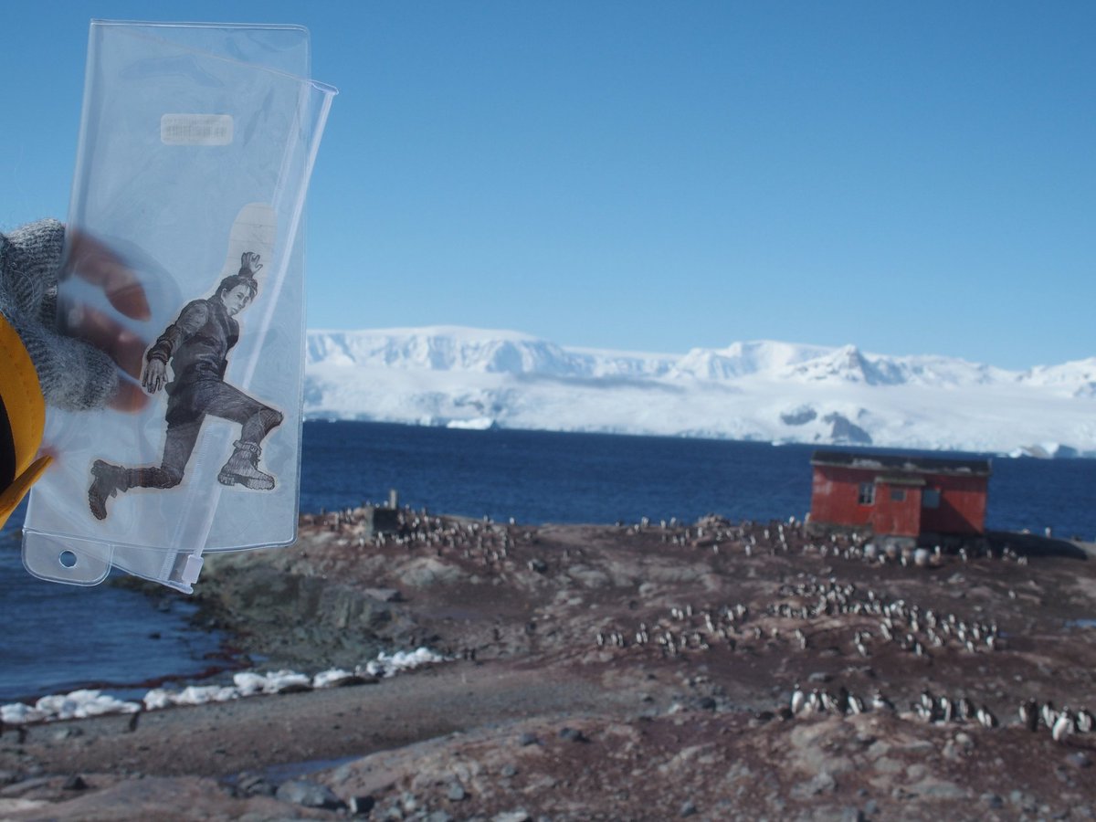 ホログラムを登る男