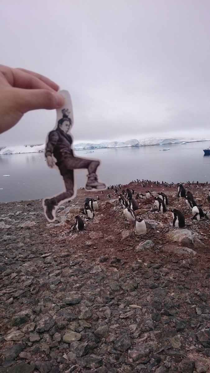 ホログラムを登る男