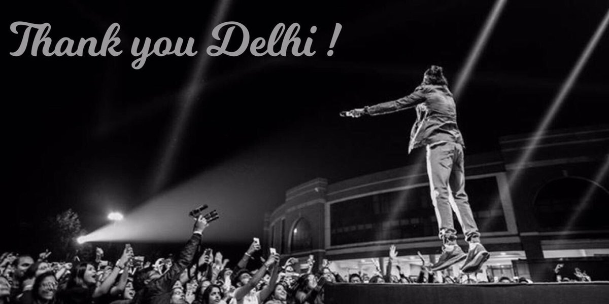 Hey Delhi.. Thanks for coming down to the U/A festival last evening.. Was loads of fun.. Big hug. #Farhanlive