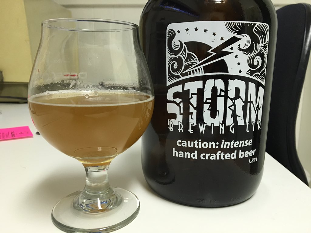 Chilliwack360's tweet photo. Fun in Chilliwack tonight when my daughter delivered a growler of pineapple upside down cake beer #StormBrewingVan https://t.co/XGl0y5Nkue
