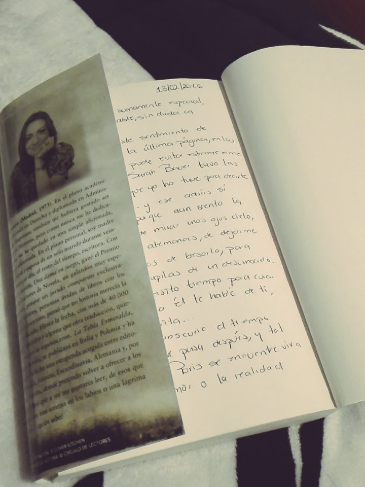 MonChaba's tweet photo. Para mi escritora favotita, desde la primera página hasta la última ... @CarlaMonteroM https://t.co/Fawpe4YYuQ