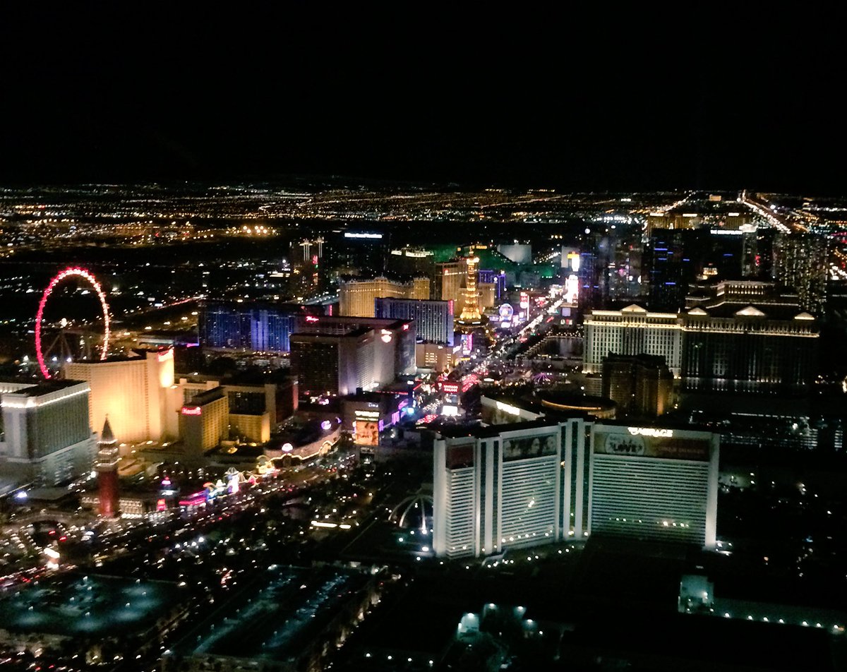 TripStyler's tweet photo. Night flight, heli-style, over the Las Vegas Strip = how I roll (pun intended) #ExpediaThingsToDo https://t.co/xspoSZICOn