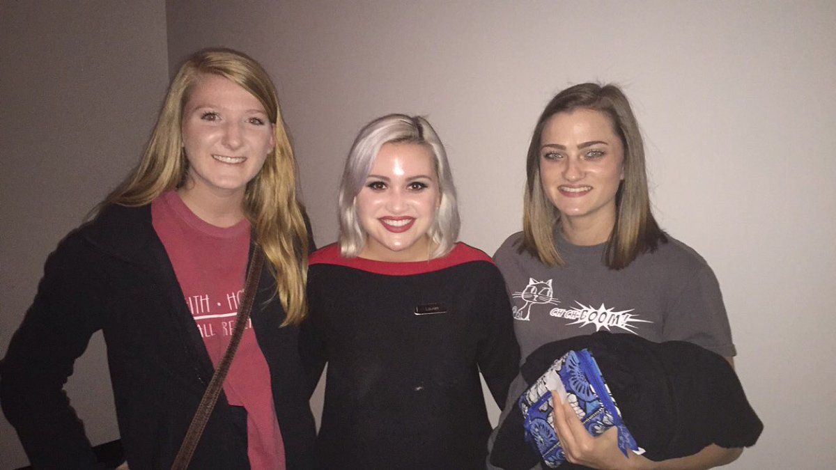 EClaireBearrr's tweet photo. Favorite gal pals on Galentines day👭 #howtobesingle #notdeadpool https://t.co/v4k3qKhf2q