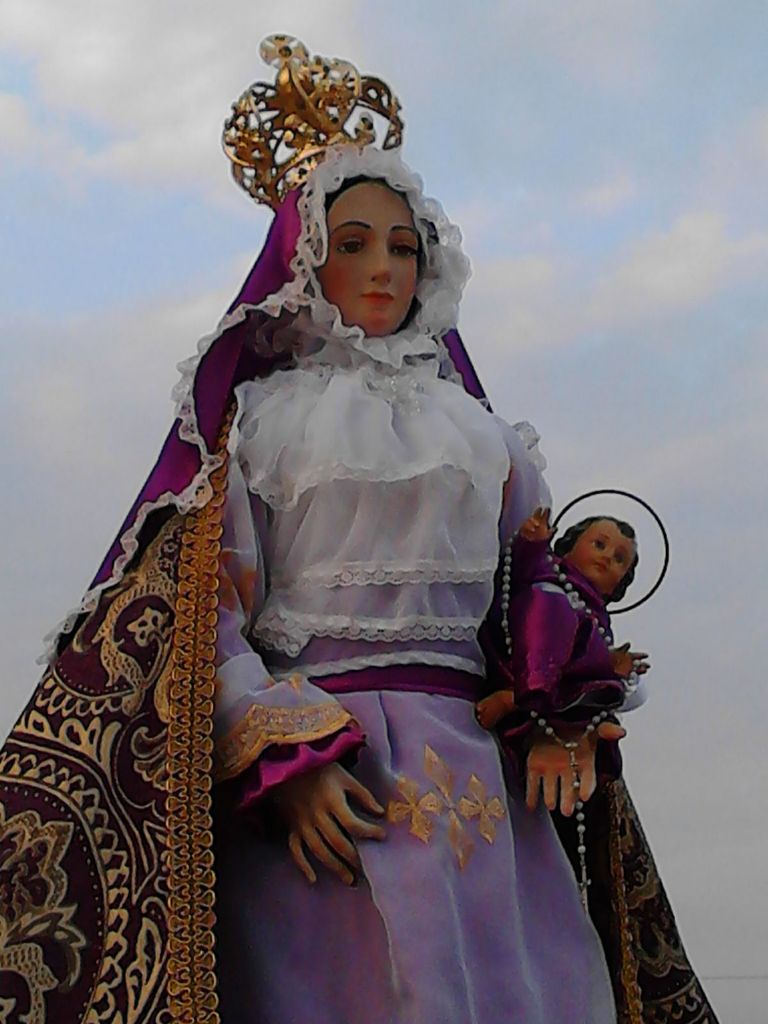 MantoMariano's tweet photo. Feligreses de la parroquia #LaCandelaria visitaron Monumento Manto de María #DivinaPastora. Dios les bendiga https://t.co/n38QzNzQwl