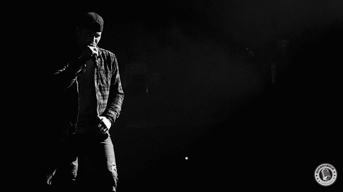 SoundCheckBlg's tweet photo. A little @canaansmith from the #BlackoutTour stop @BudGardens #TwoLaneRoad #HoleInABottle that boy can sing! https://t.co/9oGMahgaqW