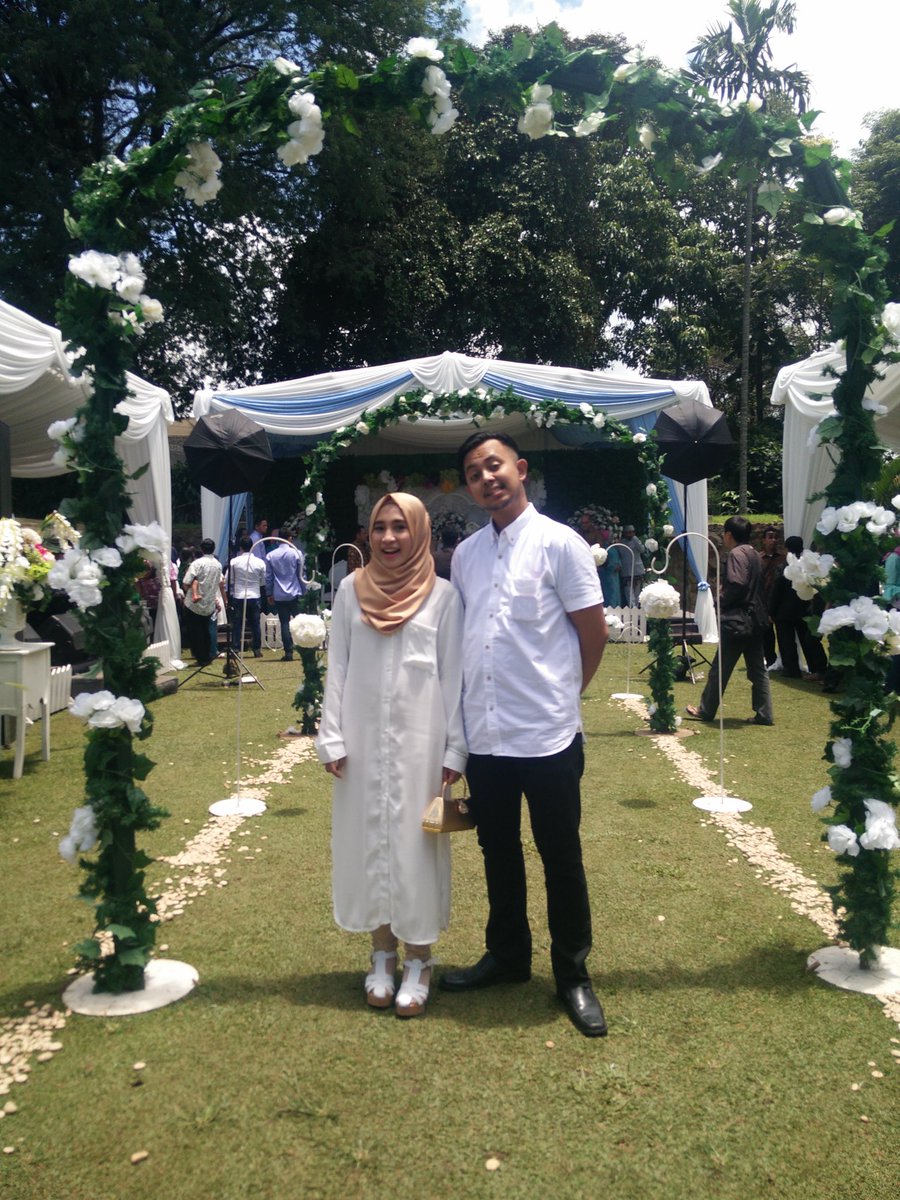 Melstuff_'s tweet image. Attending #ArievGladiesRabi happy for you teteh 😘😘 @DapurGladies