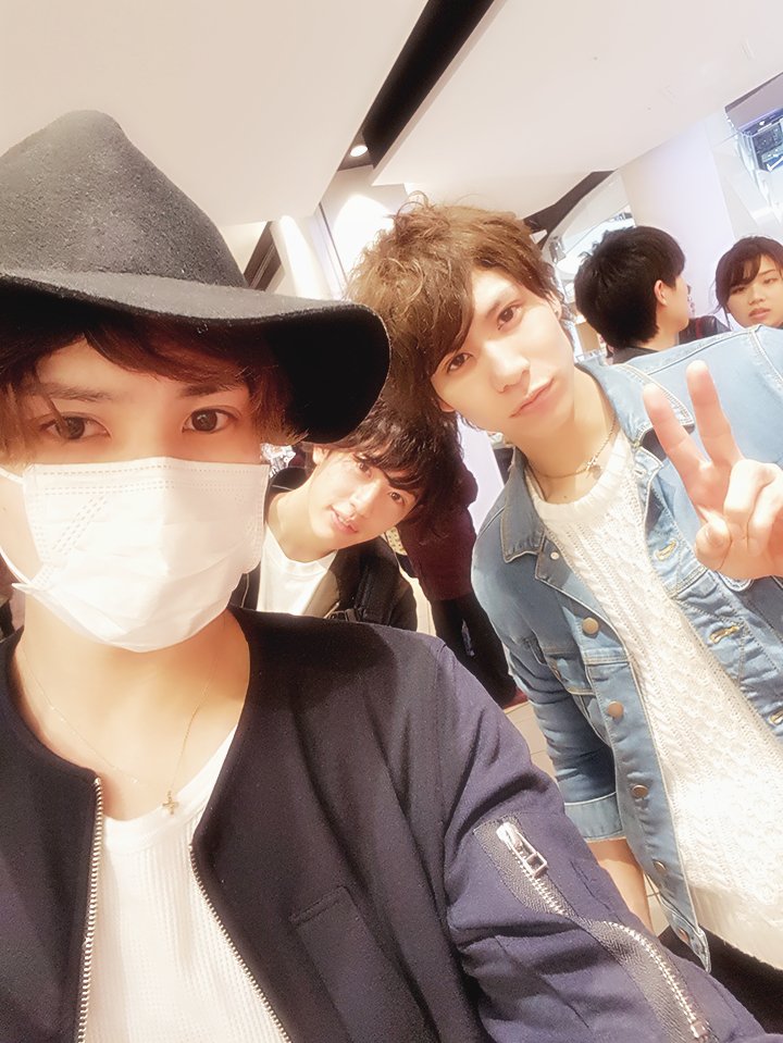 2BA_yuu's tweet photo. 今日りょーまとオーディション受けてきました☝
今からごはん食べてきます(^^) https://t.co/QeQR9frwo9