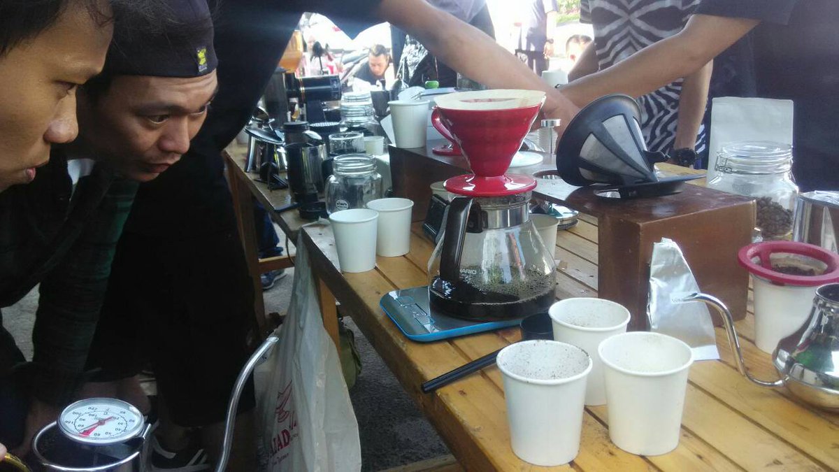 "Seduh seru" gelaran dari KPK (komunitas penikmat kopi) kabar baik utk petani kopi lokal :))