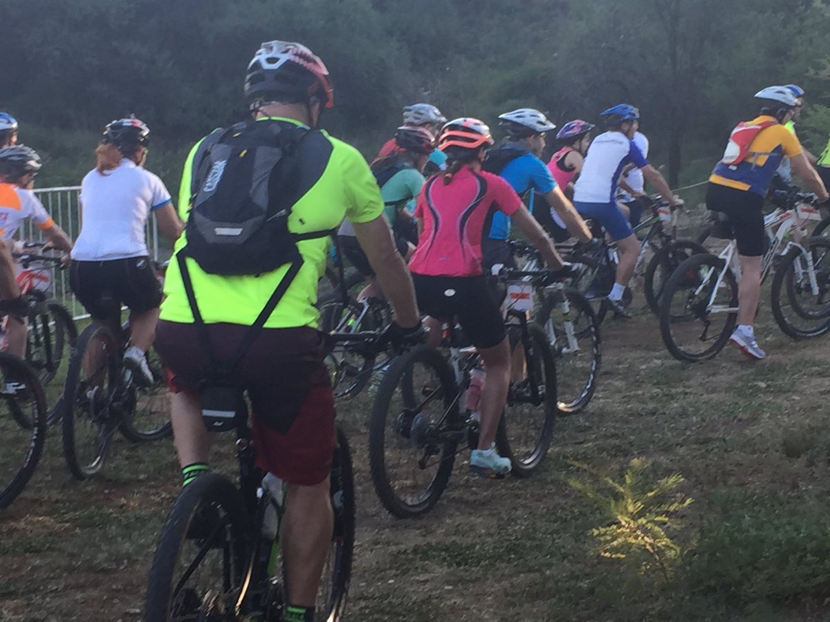 windhoekexpress's tweet photo. It has begin. The 70 K, 30 and 20 K @NedbankCycle MTB challenge has begun. #nedbankcycle https://t.co/ubzao78qNf