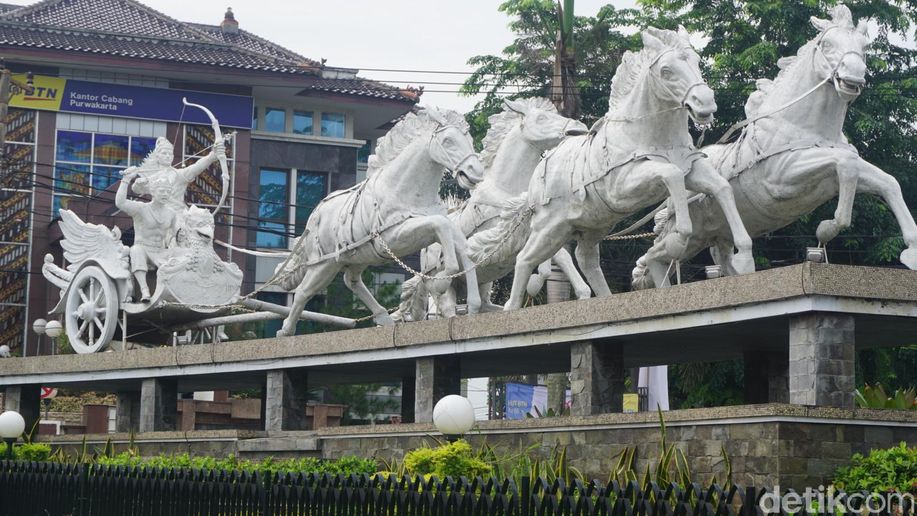 detikcom's tweet photo. Mengenal Patung-patung Wayang di Purwakarta https://t.co/9MubmSXHJ4 https://t.co/l1OQGOwWQ2