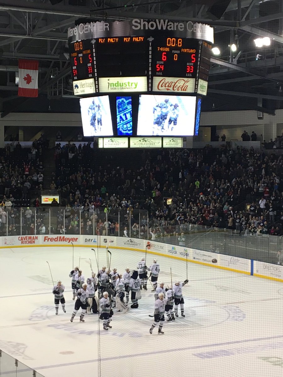 sutlifsl's tweet photo. Hell yes! What a win @SeattleTbirds #lessthanasecond #UnleashTheThunder https://t.co/ISzV2Ej1gK