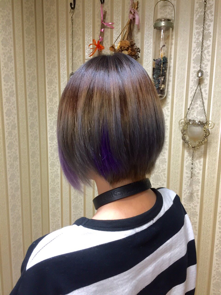 シャンテグラム Twitterissa ヘアスタイル紹介 軽やかなショートボブ グレーのグラデーションカラーをベースに所々にパープルが入ってメリハリのあるスタイルに お首元がスッキリして春めいた感じです 毛先ブリーチ2 3回 T Co Izrphmm8v2 シャンテグラム Twitterissa ヘアスタイル紹介 軽やかなショートボブ グレーのグラデーションカラーをベースに所々にパープルが入ってメリハリのあるスタイルに お首元がスッキリして春めいた感じです 毛先ブリーチ2 3回 T Co Izrphmm8v2