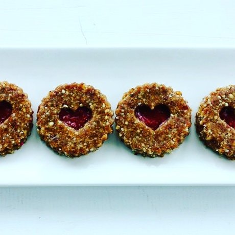 MedjoolDateCo's tweet photo. Happy Valentines Day! If you haven't got a date head to our website ;) #lovedates https://t.co/dtyPT0DFjI