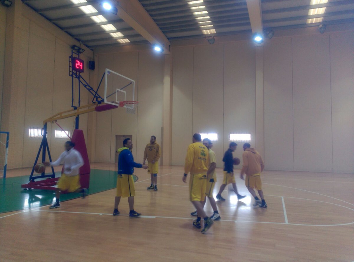 CBTorrijos's tweet photo. El @CBTorrijos calentado antes de su partido frente al @CBOcana @AsoBalToledoTOB @APBCLM https://t.co/YetqC1JqNt