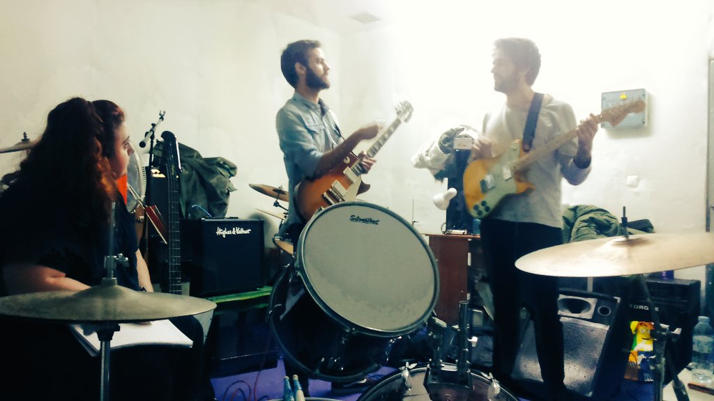Caimanband's tweet photo. Caimán no va a misa, Caimán prepara el concierto del 19 en ClanDestino con @nuevavulcano e @Intrusobanda #Aligators https://t.co/HSCyjHc7pZ