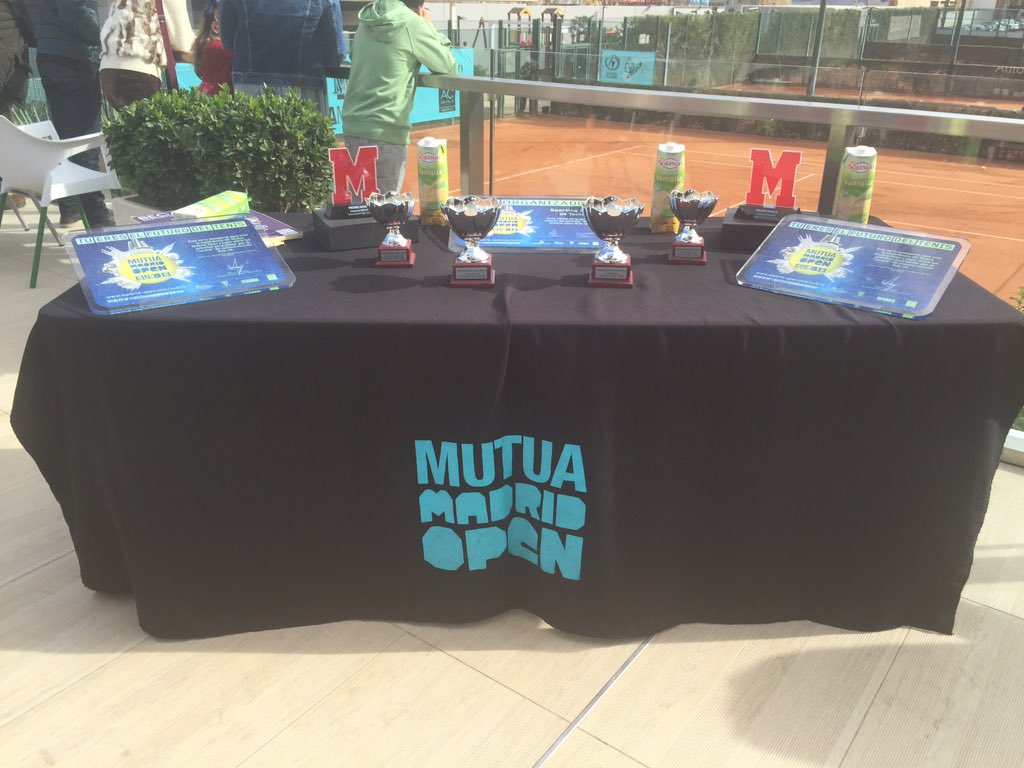 Sportingtenis's tweet photo. En la final del @MutuaMadridOpen....expectantes!! #sportingCT https://t.co/jHiR1WV8Nz