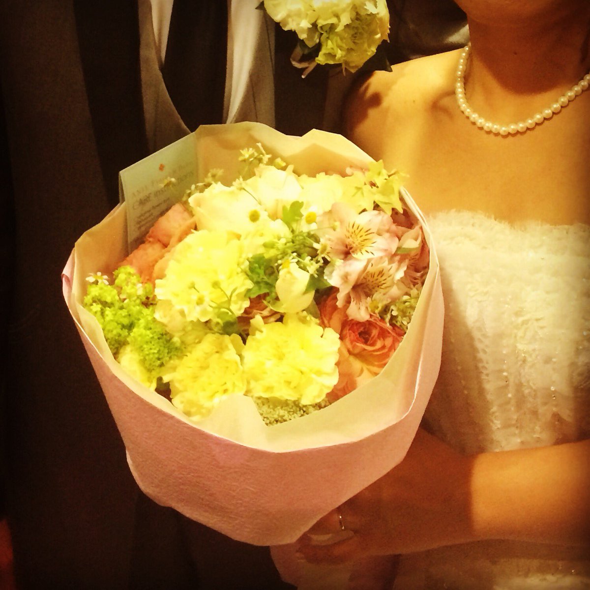 なま 実は昨日結婚式だったんです 会場bgmを自分で作ったのですが 偶然にも入場もユニゾンのシュガーソングとビターステップ お見送りもユニゾンの 未完成デイジー 未完成デイジーは絶対結婚式で使いたかったので大満足 サプライズブーケ嬉しかった