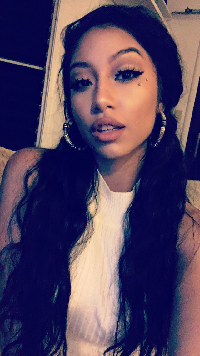 spicymilff's tweet photo. No wonder bae @Amrezyyy loves this filter... Bitch I'm poppinπβ¨ #learnitfromrezy #yasssshunty https://t.co/CwBhJbRClC