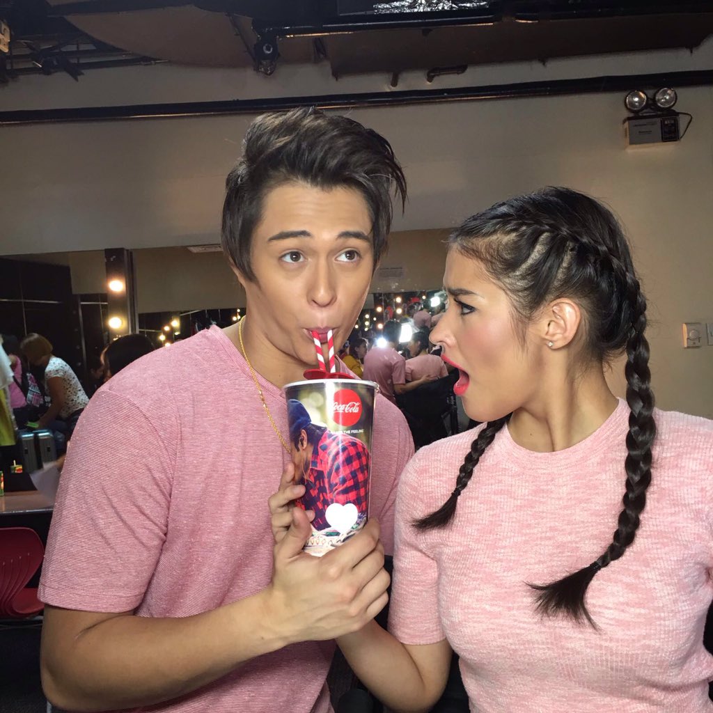 itsenriquegil's tweet photo. that romantic moment when I shared a COCA-COLA with @lizasoberano. Sorry naubos ko yung COKE! #TasteTheFeeling 😉 https://t.co/mV9wSohiXt