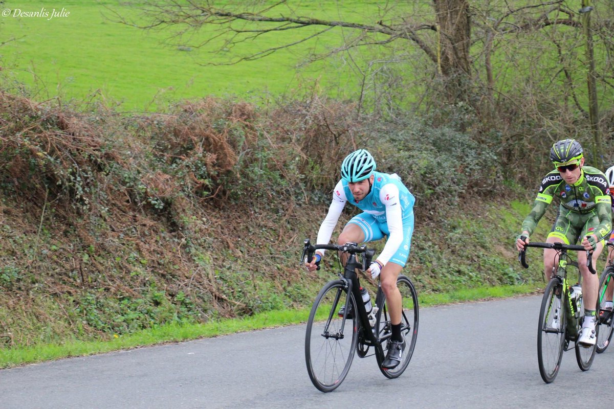 LaBandeCycliste's tweet photo. Vivian Born en action hier sur @EssorBasque64 au côté de @Beune77 @ecarmee !
#pasdecomplexe #pro #espoir #vtt #26eme https://t.co/PnTyQWs9Gn