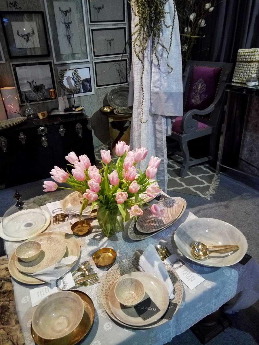 twilightfairy's tweet photo. Stuff #iwant frm India design'16 #indiadesignid2016 Lip couch & guy π, African stoneware dining setting under canopy https://t.co/CGaMI2Evyj