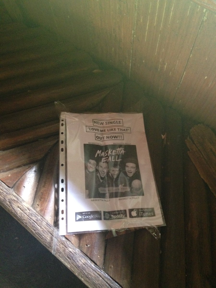 SharSharTravels's tweet photo. It wouldn't stick on the wall so π #CityPromo @MaskettaFall https://t.co/lSq6uqEUfB