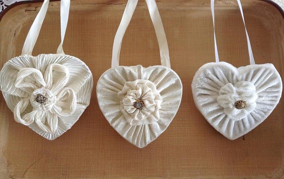 vintageshopcrtn's tweet photo. #handmade #hanginghearts of #Velvet,#jacard,#satin.#ShabbyChic #etsy #etsyshop #HappyValentinesDay #WeddingDecor https://t.co/wOWsYg7mIi