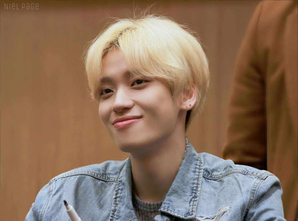 [니엘페이지] 160213 여의도 팬사인회 #니엘 #틴탑 #사각지대 (<a href="/TEEN_TOP/">틴탑(TEEN TOP)</a> )
imgur.com/a/ODn0n