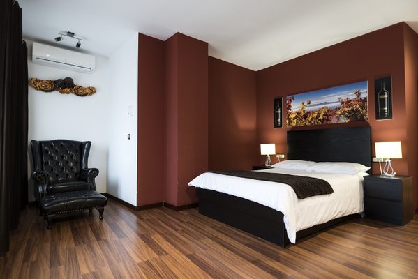 ¿Hay algo más romántico que el #vino? 🍷Celebra #SanValentín durmiendo en nuestra bodega y visitando el museo 👫❤