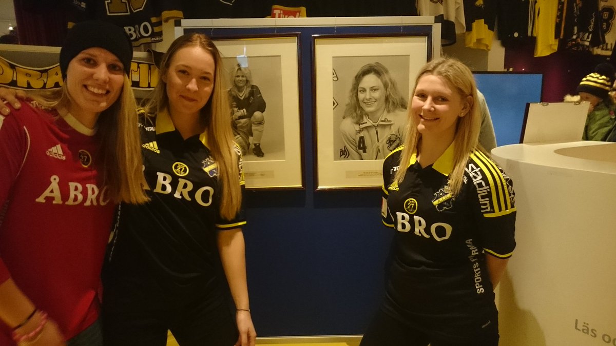 Kom och häng med <a href="/Najsnajsigt/">Hanna Persson</a> <a href="/ElinSjolander/">Elin Sjölander</a> och <a href="/madeleinerohr/">Madeleine Röhr</a>! 
#AIK125 #Solnastadsbibliotek
