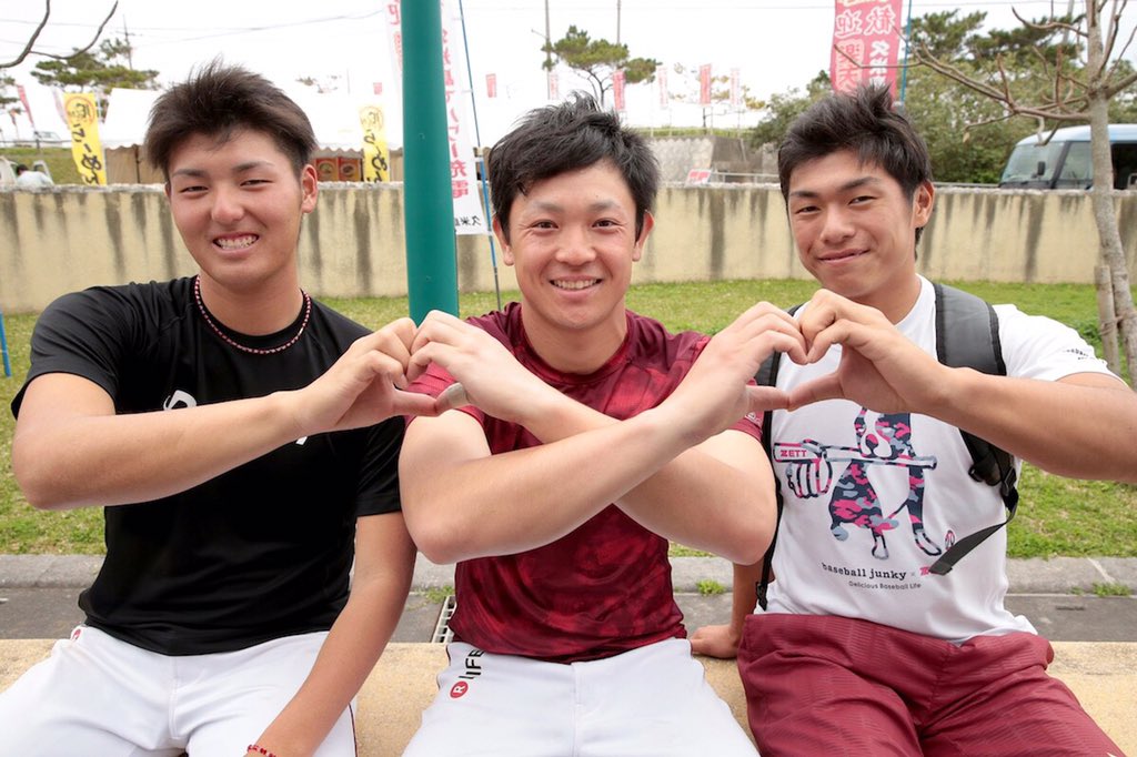 Rakuten__Eagles's tweet photo. 今日はバレンタインなのでこちらもどうぞっ！
チョコの数は只今絶賛集計中。明日までお待ちくださいませm(_ _)m
#RakutenEagles #Valentine #anraku20 #fukuda24 #furukawa60 https://t.co/E1mTpVAYI3