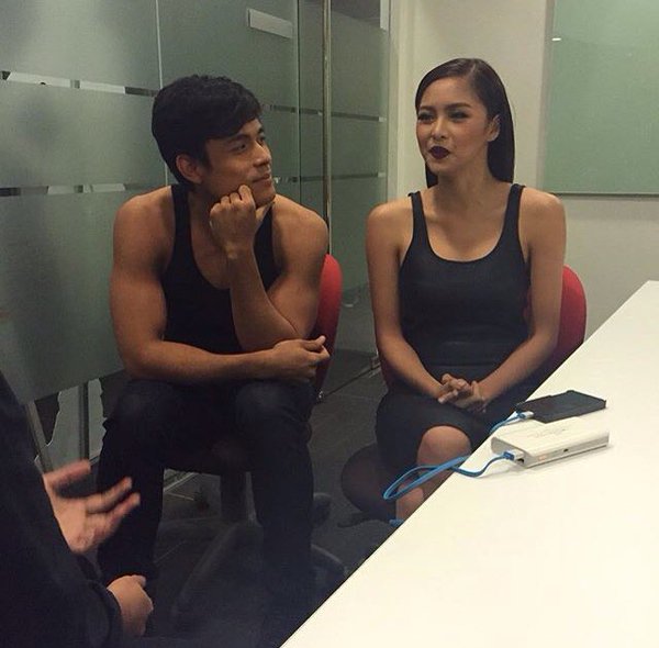 ataziakrisna's tweet photo. Tlgang si Xian,kng mktitig ky Kim wagas.Matunaw yan oi.
Abangan sa PhilStar Supreme.cto
#TheStoryOfUSTrailerLaunch https://t.co/xqL1QIijh8